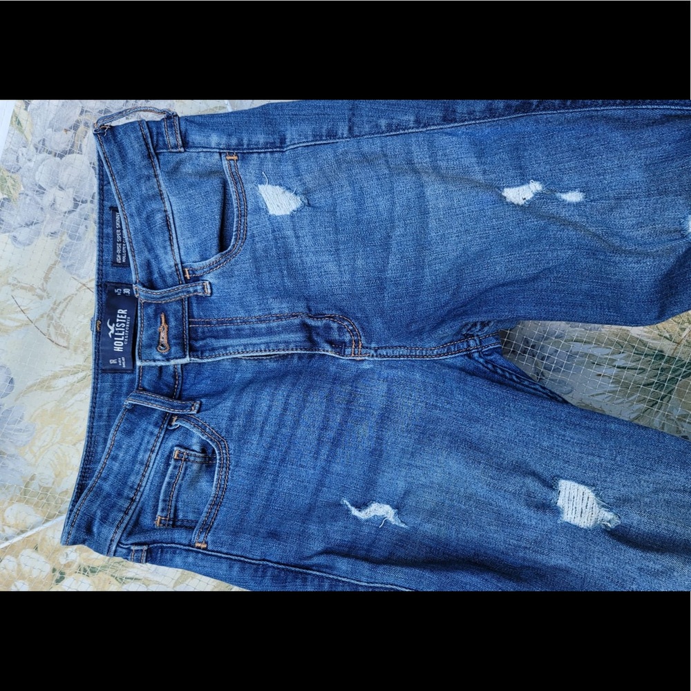 Blue Hollister jeans with small rips